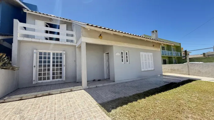 Lindo sobrado á venda em Imbé, á poucos passos do mar. Analisa permuta apartamento! REF: 5