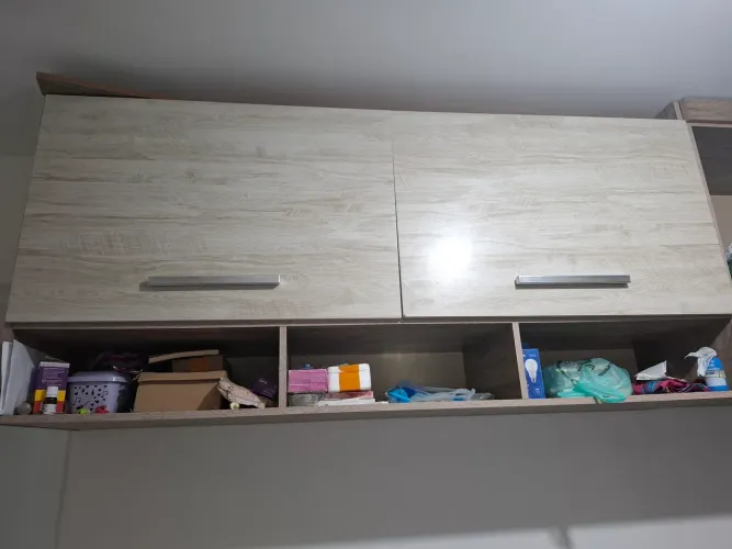 Armário aéreo modulado para quarto