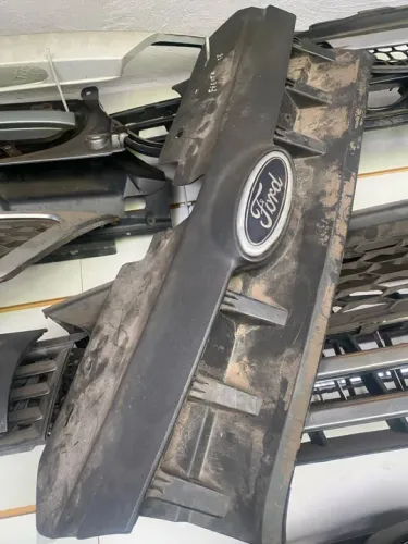 Grade frontal Ford Fiesta 2013