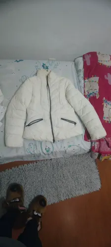 Jaqueta puffer branca feminina