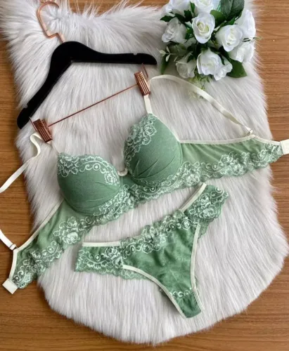 Conjuntos de calcinha e soutien 