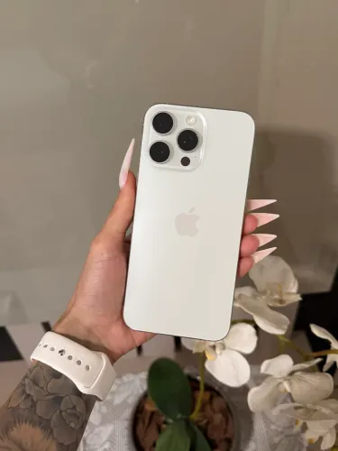 iPhone 15 Pro Max Titânio Branco