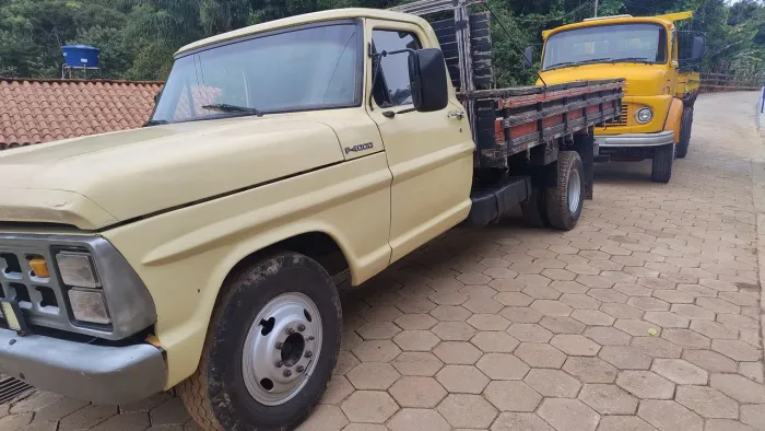Vendo ou troco F4000 ano 81