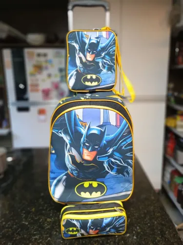 Mochila rodinha infantil Batman nova