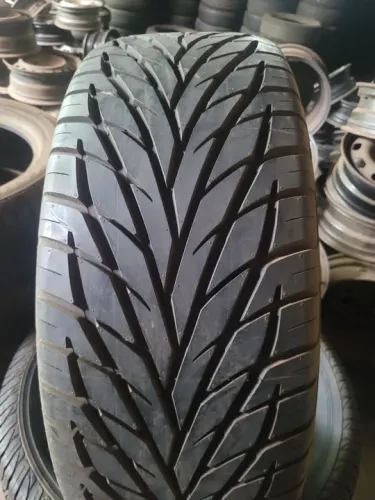 Pneu 285 60 18 Toyo(só tenho um) novo em até 10x de R$61,00 no cartão de crédito