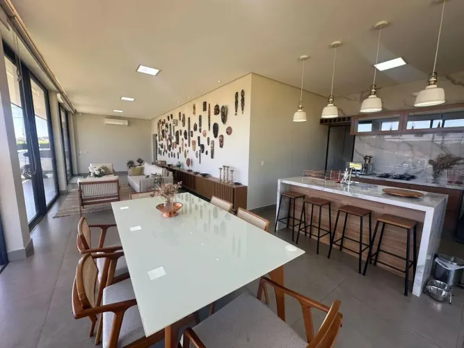 Casa à venda, 02 Suítes, 200 m² em Nerópolis, GO