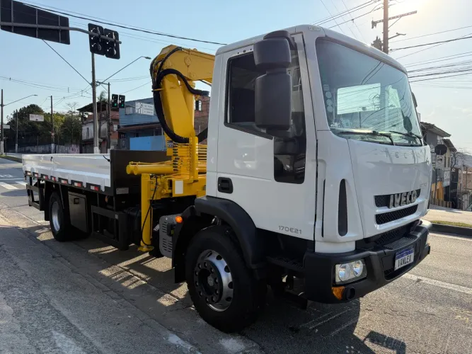 Iveco 170e21 tector 2023 carroceria e Munck super novo