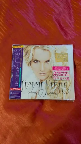 Britney Spears Femme Fatale Japonês.