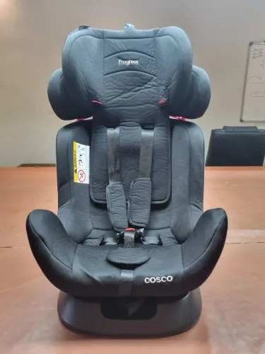 Cadeira auto infantil cosco semi nova