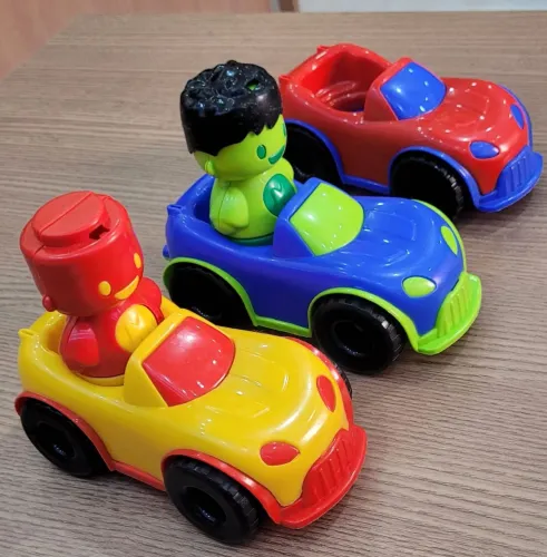 Carrinhos Usados x3 Baby Heroes -O Carrinho só Capitão América não tem o Boneco .