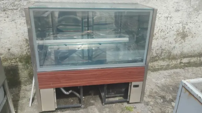 Expositor de produtos. Ar frio. Valor: 1.500,00 reais. 