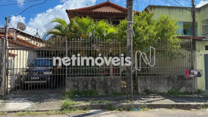 Casa ampla com terraço e excelente estrutura ideal para sua família!