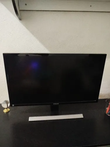 Monitor Samsung 4K 28 polegadas LU28E590DS/ZD