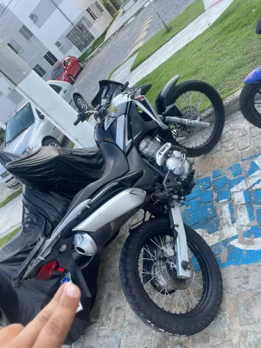 Vendo xre 300 2015 zera