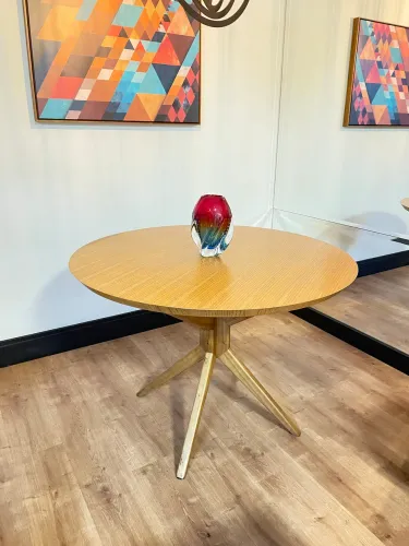 Mesa em madeira diâmetro 1,10
