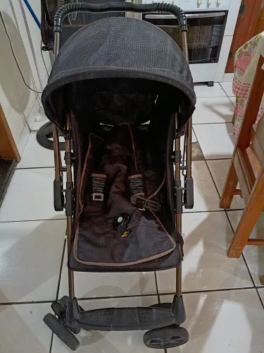 Carrinho de bebê e brinde