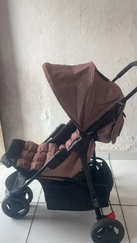 Vende-se carrinho de bebê