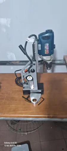 Furadeira magnetica 
