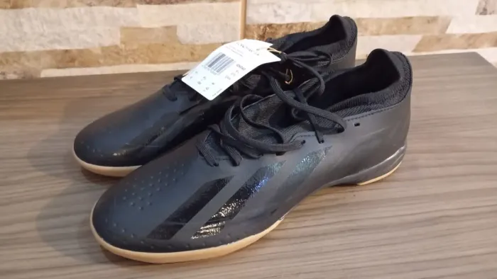 Chuteira de quadra Adidas 