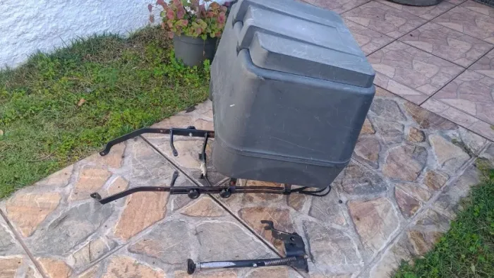BAÚ 90 Litros + Suporte com Regulador + Cavalete/Pézinho Reforçado c/ pouco uso= Ótimo Est