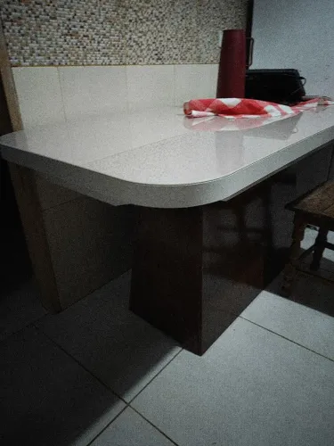 Mesa de jantar para 6 cadeiras