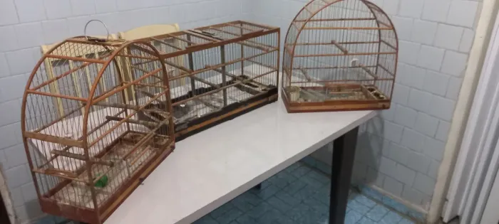Três Gaiolas para pássaros