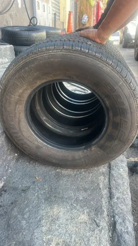 Cada por 650$ Vendo pneus Bridgestone  245/70-16