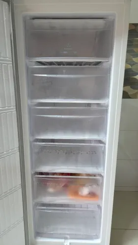 Freezer electrolux fe23 197 litros