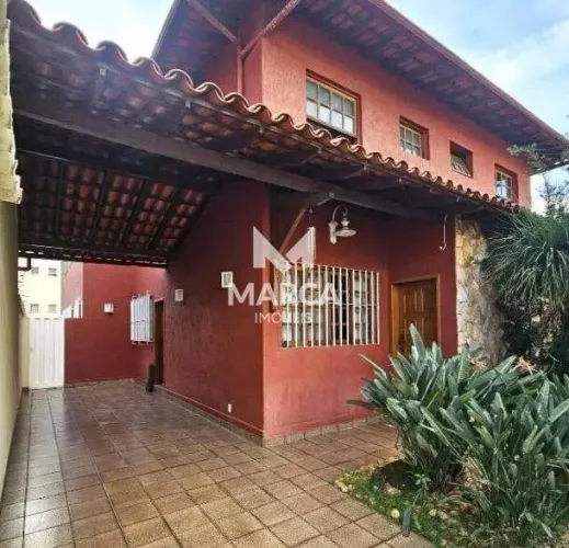 Casa para Aluguel no Castelo com 211m², 3 Quartos, 2 Suítes, Quintal e 3 Vagas