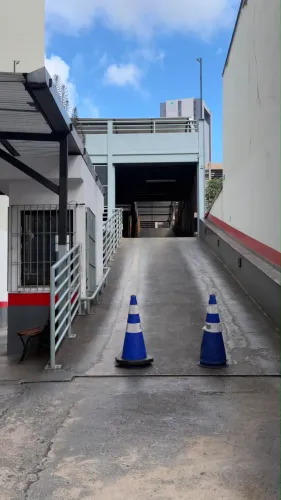 Vende-se um estacionamento !