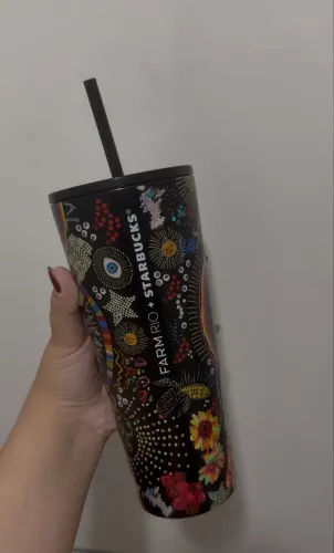 Copo farm com colab a starbucks