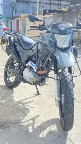 Vendo ou troco Shi 175 EFI