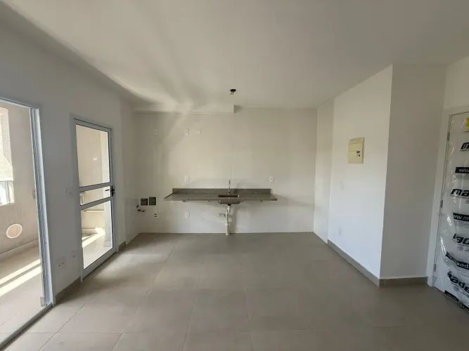 Bancada de Cozinha em Granito Grande com Cuba de Inox - Ideal para Cozinha Americana