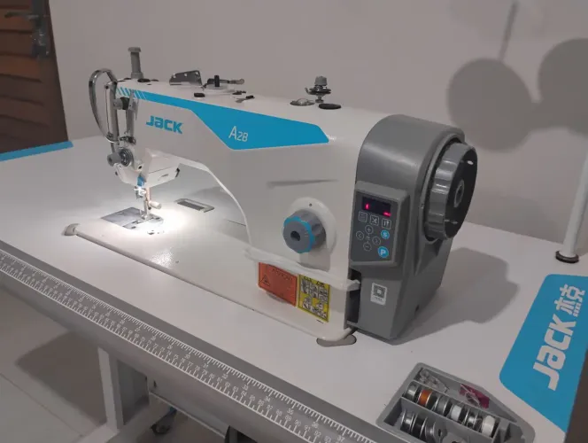 Máquina de costura reta industrial