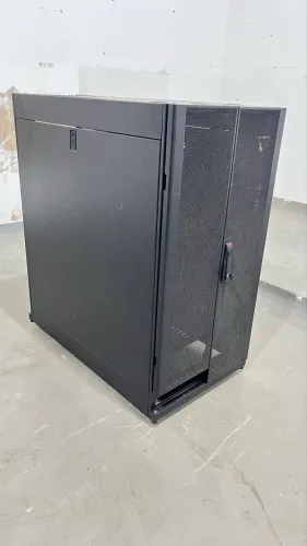 Rack para Servidor 24U APC