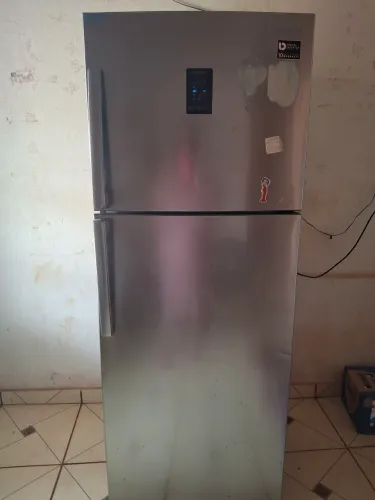 Vendo uma geladeira samsung 380L usada