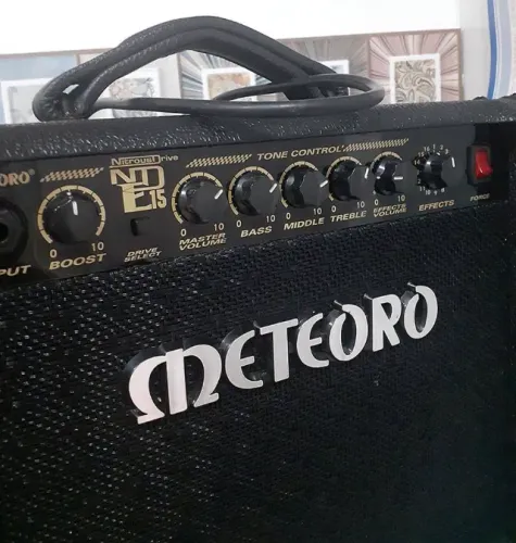 Caixa Cubo Amplificador de Guitarra Meteoro 15 Watts com efeitos - Estuda Troca