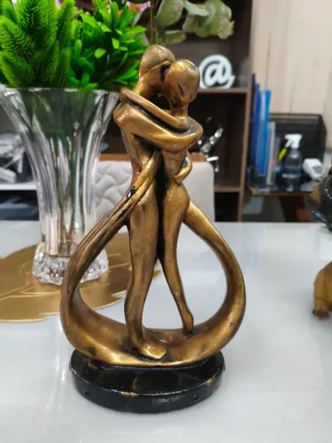 Estátua de casal dançando
