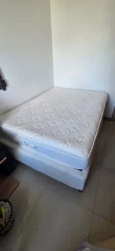 Colchão com pillow top com molas ensacadas e cama box