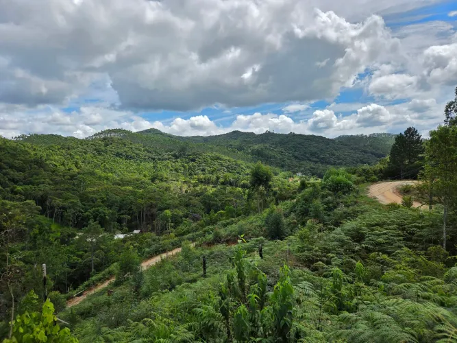 ? 1.400m² nas Montanhas de Nova Trento - Seu Refúgio com Apenas R$ 80 Mil de Entrada!
