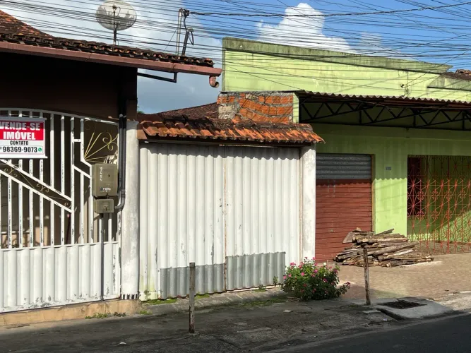 Casa á venda, no São Pio X, Capanema