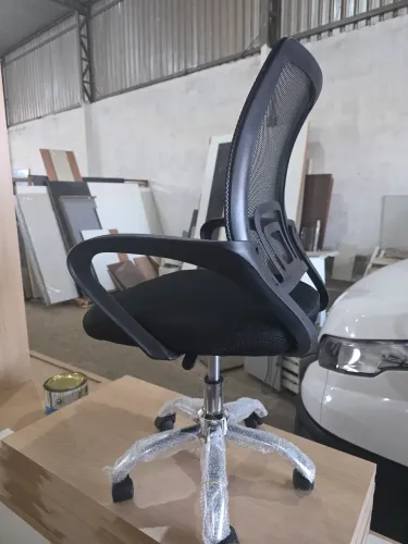 Vende cadeira secretaria tela nova 350.00 tenho 11 unidades *