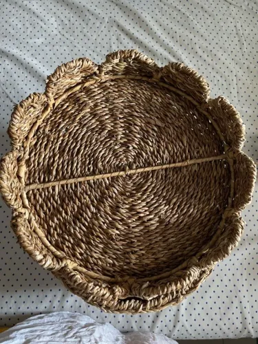 cesto de juta em formato de flor redondo