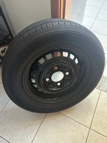 Par de rodas com pneus
