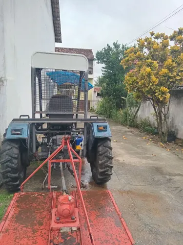 Trator traçado 4x4 2007 Roçadeira 