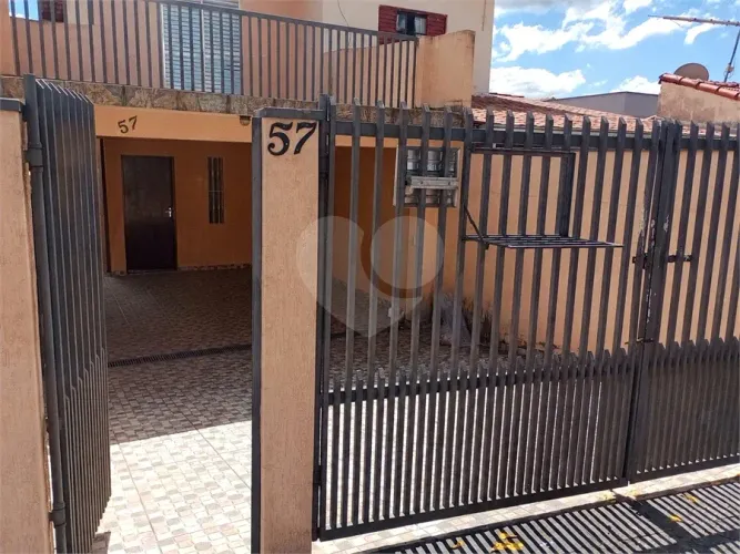 Casa Sobrado com Edícula e Excelente Localização | A 5 Minutos do Centro de São Roque
