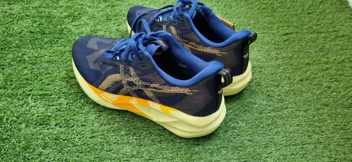 ASICS Novablast 5 Unisex 38 Tênnis Corrida NOVO NUNCA USADO SEM CAIXA