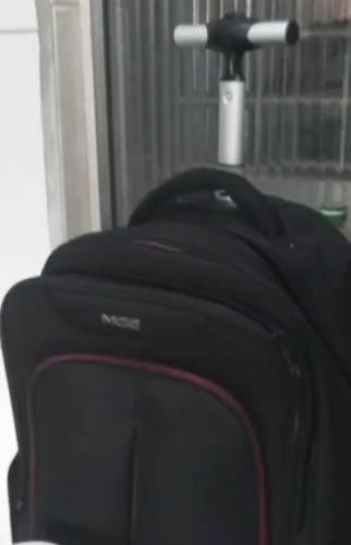 Mala de Viagem c/ Rodinhas e Cabo de Puxar Flexível - MGE