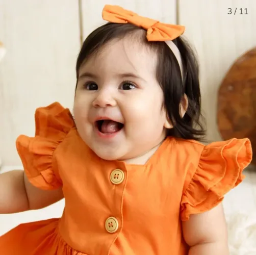 Vestido botões babados de pano laranja c/ faixinha laço