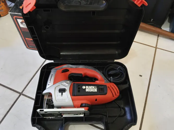 Serra Tico-Tico Black & Decker Turbo Laser 420W - Com Maleta Original 220v